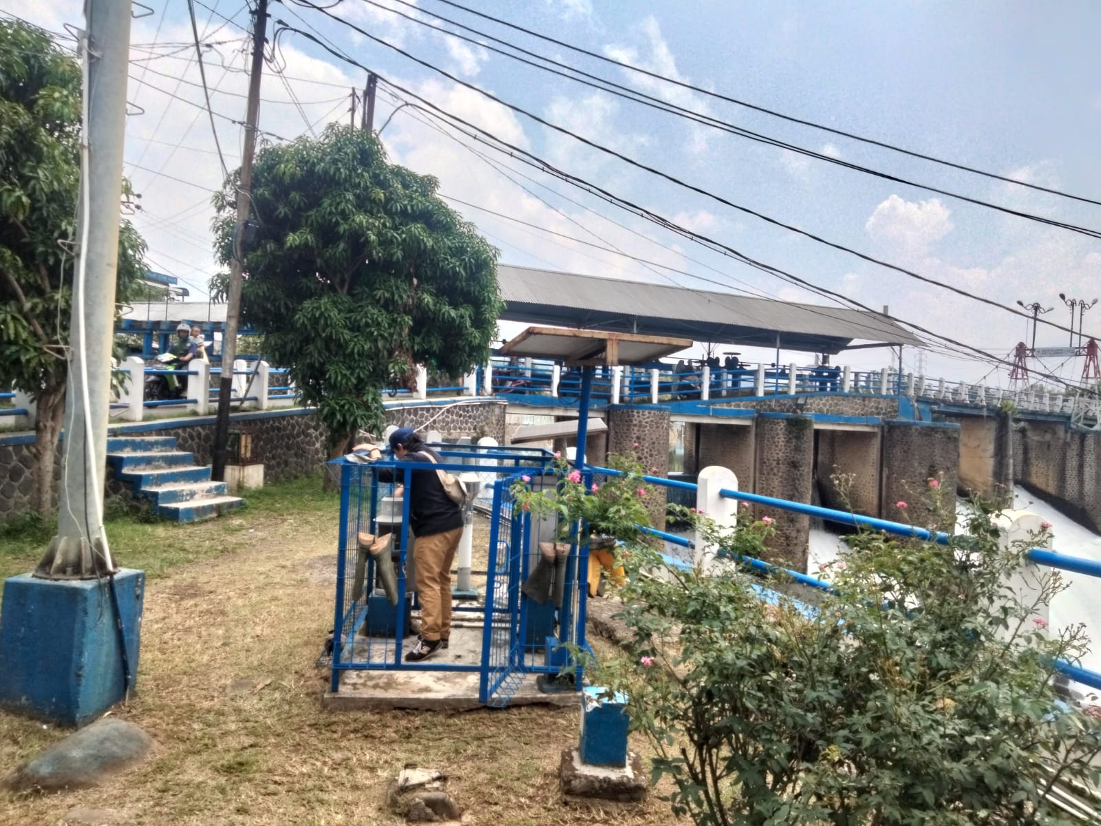 PEMELIHARAN ALAT CURAH HUJAN (ARR) DI LOKASI BENDUNG KATULAMPA BOGOR 